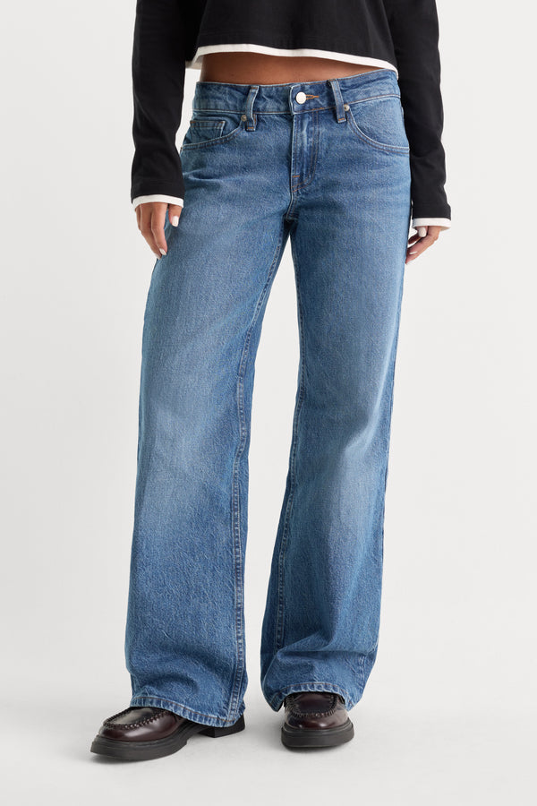 VINTAGE LOW LOOSE JEANS | INDIGO1224-2 | GOOD AMERICAN | MODEL