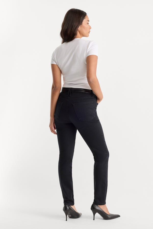 ALWAYS FITS GOOD LEGS SKINNY JEANS | BLACK165-2 | GOOD AMERICAN | MODEL