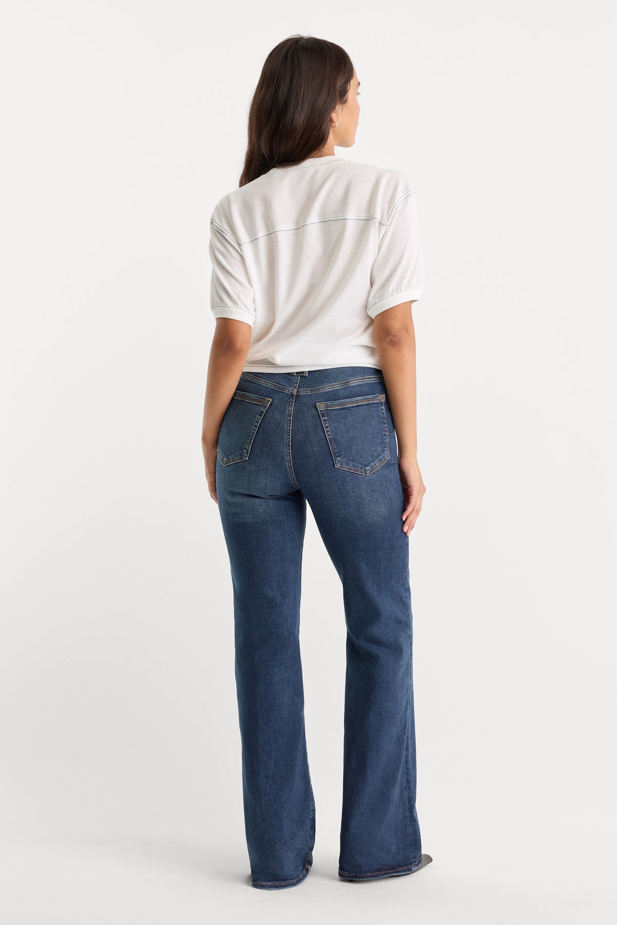 ALWAYS FITS GOOD CLASSIC BOOTCUT JEANS | INDIGO446-2 | GOOD AMERICAN | MODEL