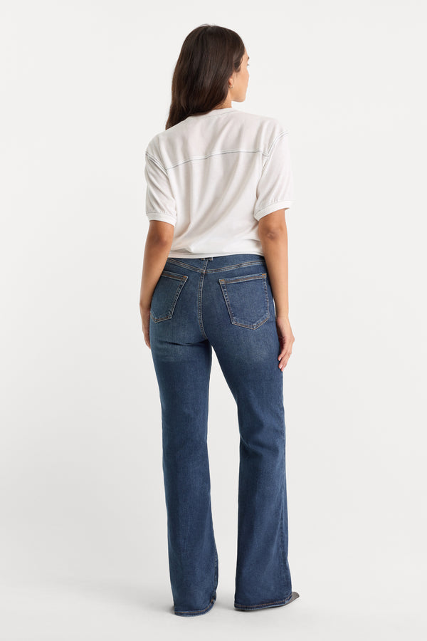 ALWAYS FITS GOOD CLASSIC BOOTCUT JEANS | INDIGO446-2 | GOOD AMERICAN | MODEL