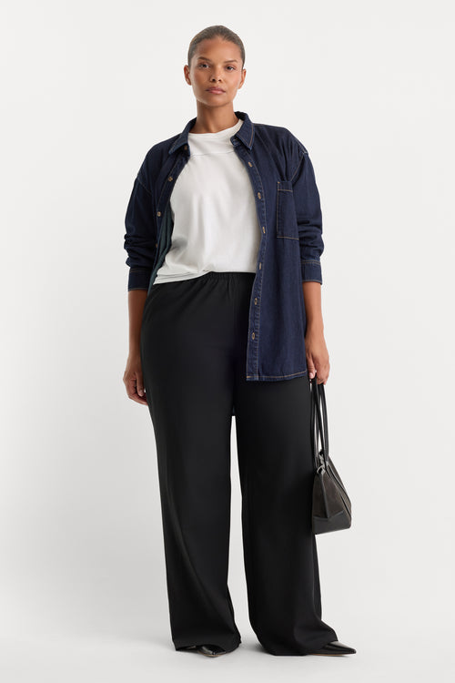 THE PULL ON TROUSER | BLACK001-1 | GOOD AMERICAN | MODEL