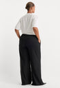 THE PULL ON TROUSER | BLACK001-2 | GOOD AMERICAN | MODEL