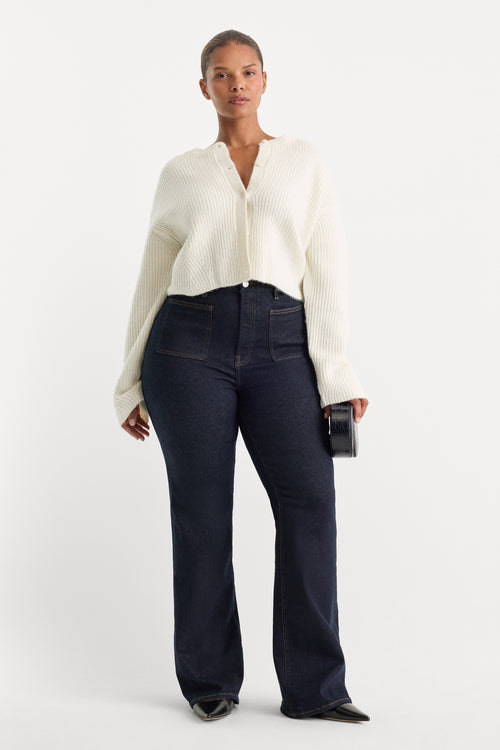 ALWAYS FITS PATCH POCKET GOOD CLASSIC BOOTCUT JEANS | DENETHICBLUE04-1 | GOOD AMERICAN | MODEL