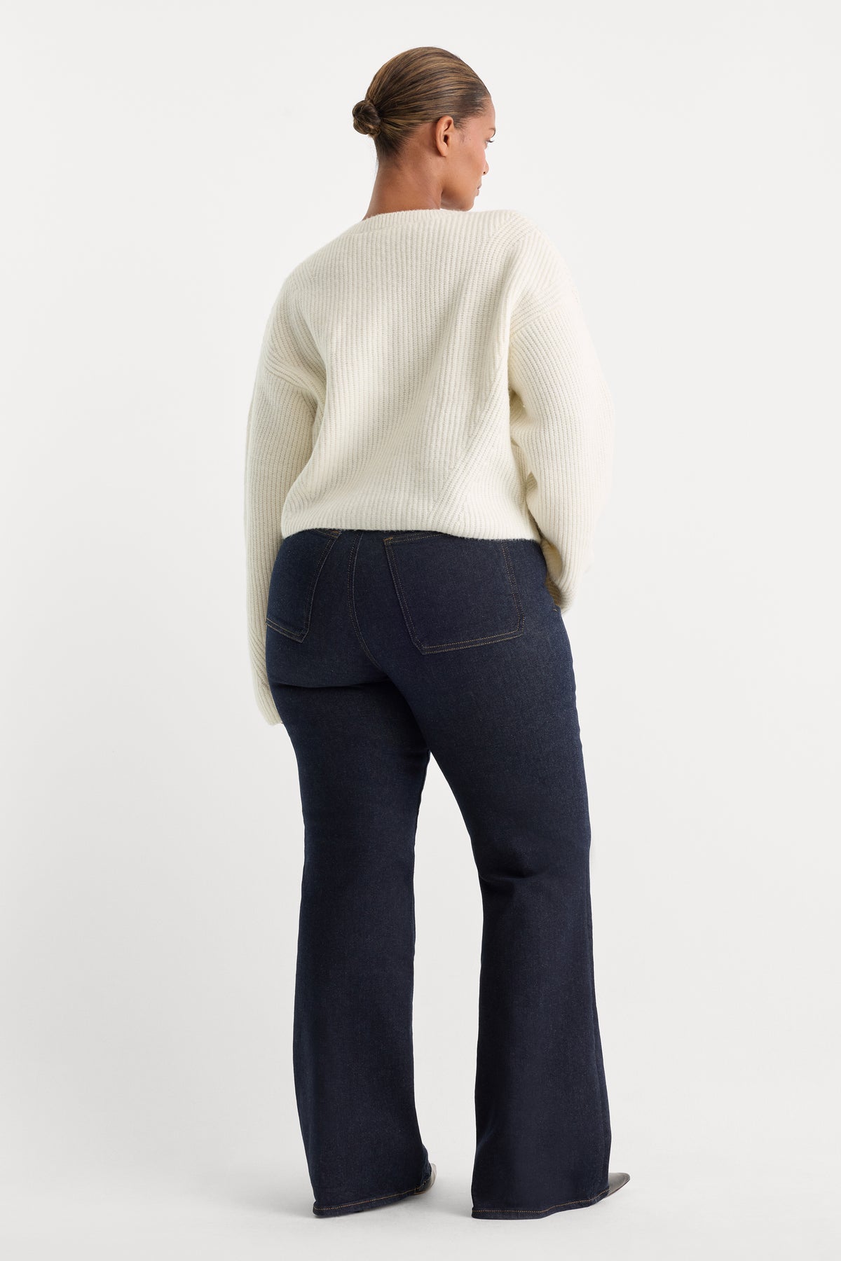 ALWAYS FITS PATCH POCKET GOOD CLASSIC BOOTCUT JEANS | DENETHICBLUE04-2 | GOOD AMERICAN | MODEL