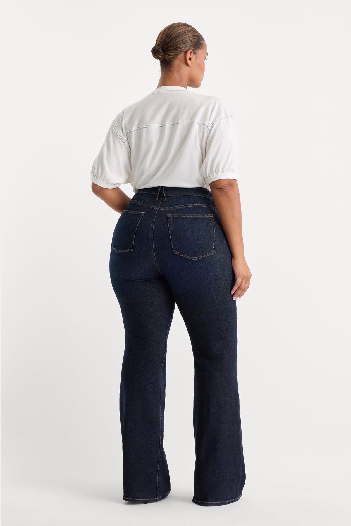 GOOD LEGS FLARE JEANS | INDIGO1308-2 | GOOD AMERICAN | MODEL