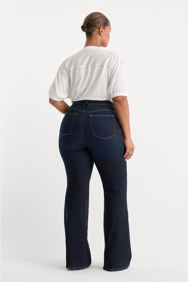 GOOD LEGS FLARE JEANS | INDIGO1308-2 | GOOD AMERICAN | MODEL
