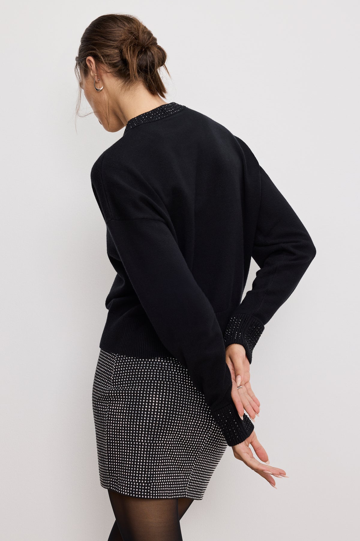 CRYSTAL CREWNECK SWEATER | BLACK001
