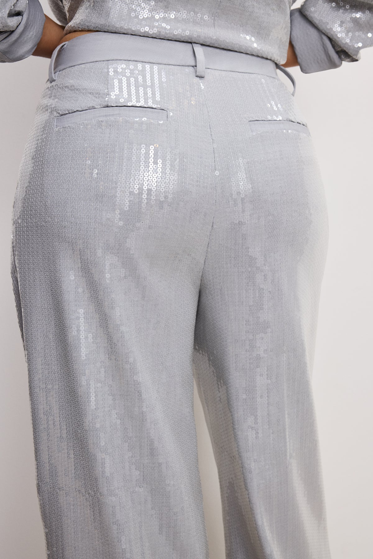 model: Size 8 | 