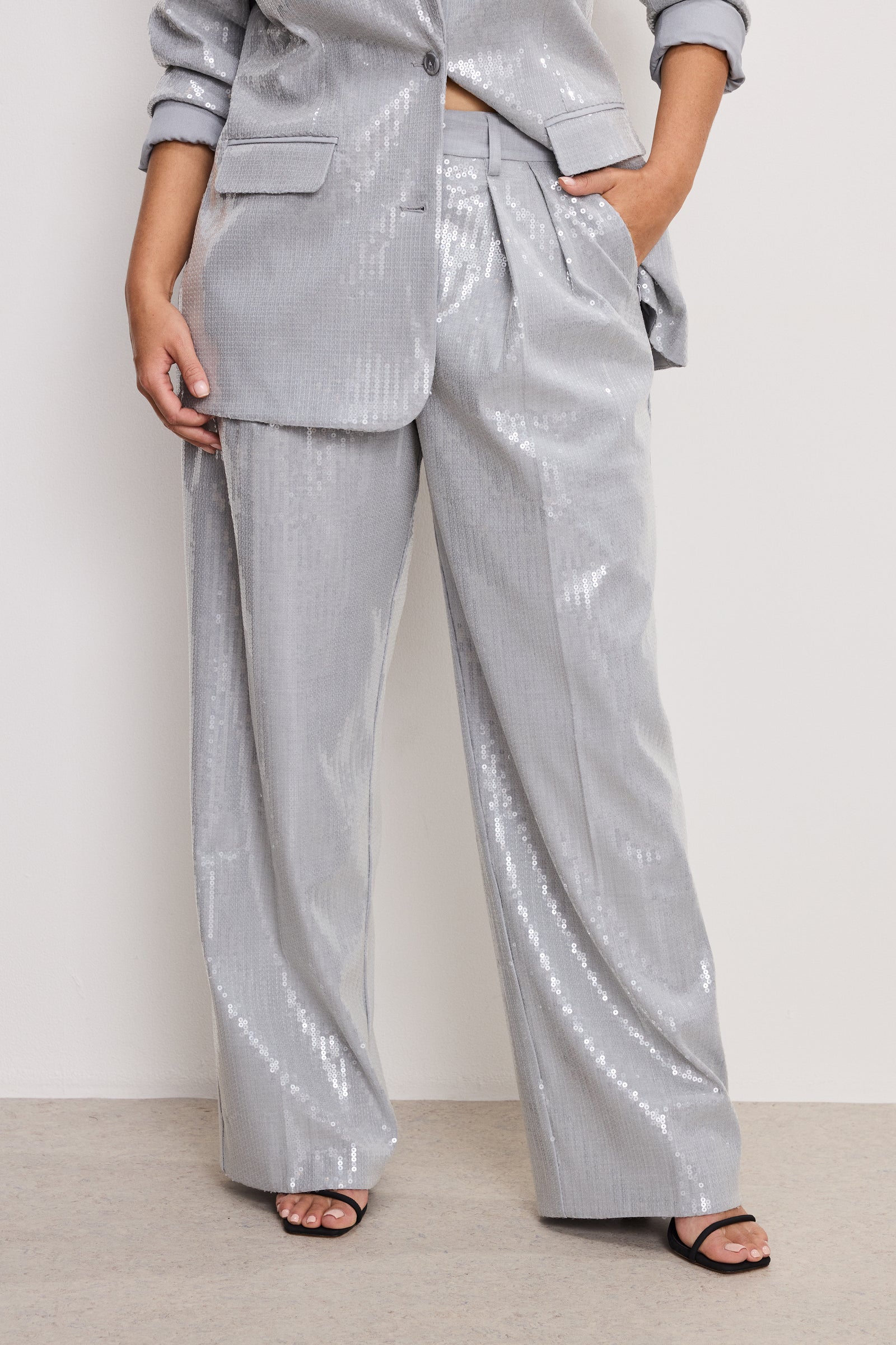 model: Size 8 | 